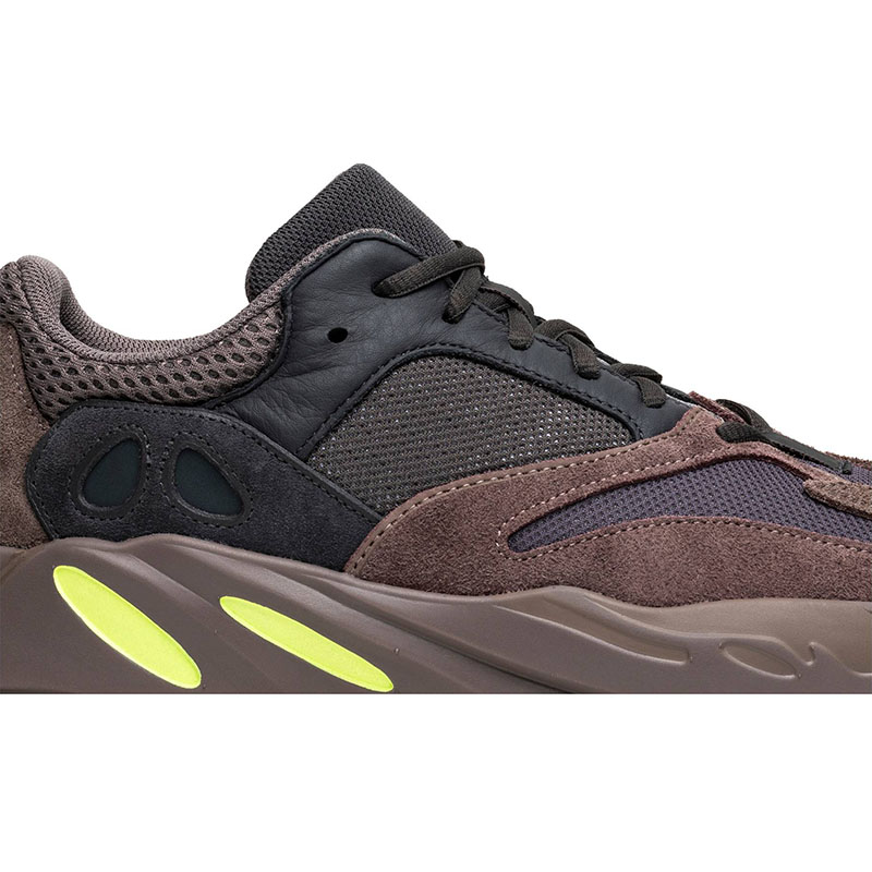 YEEZY BOOST 700 