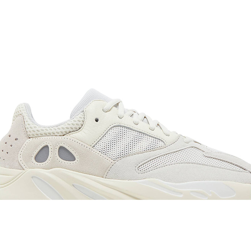 YEEZY BOOST 700 