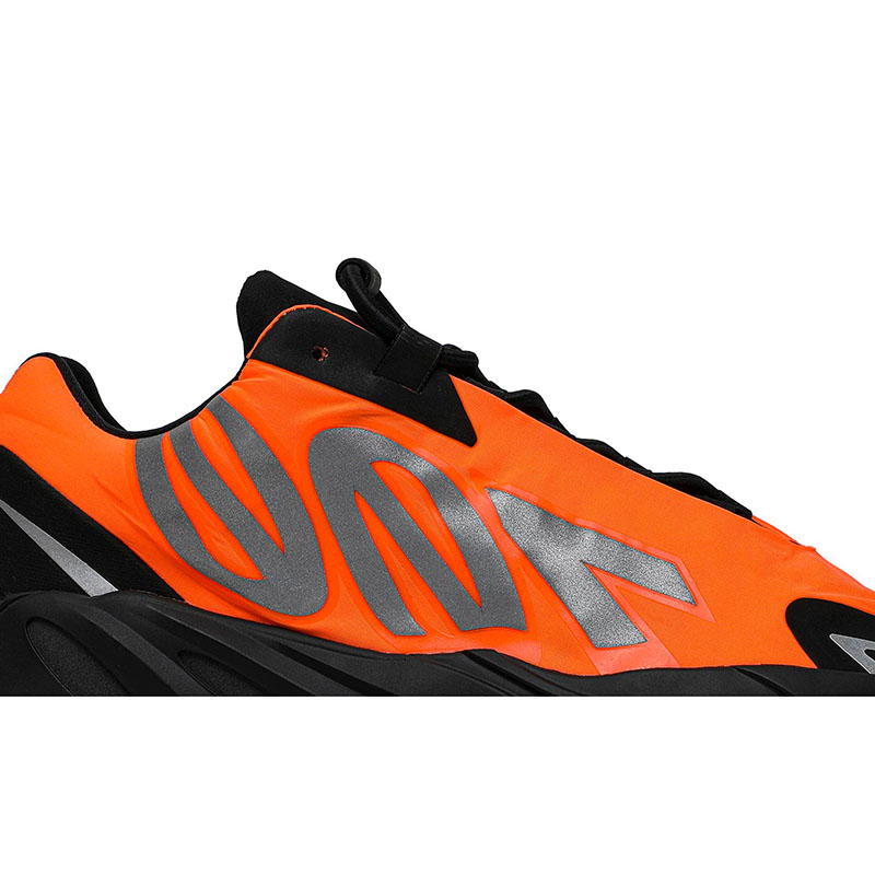 YEEZY BOOST 700 MNVN 