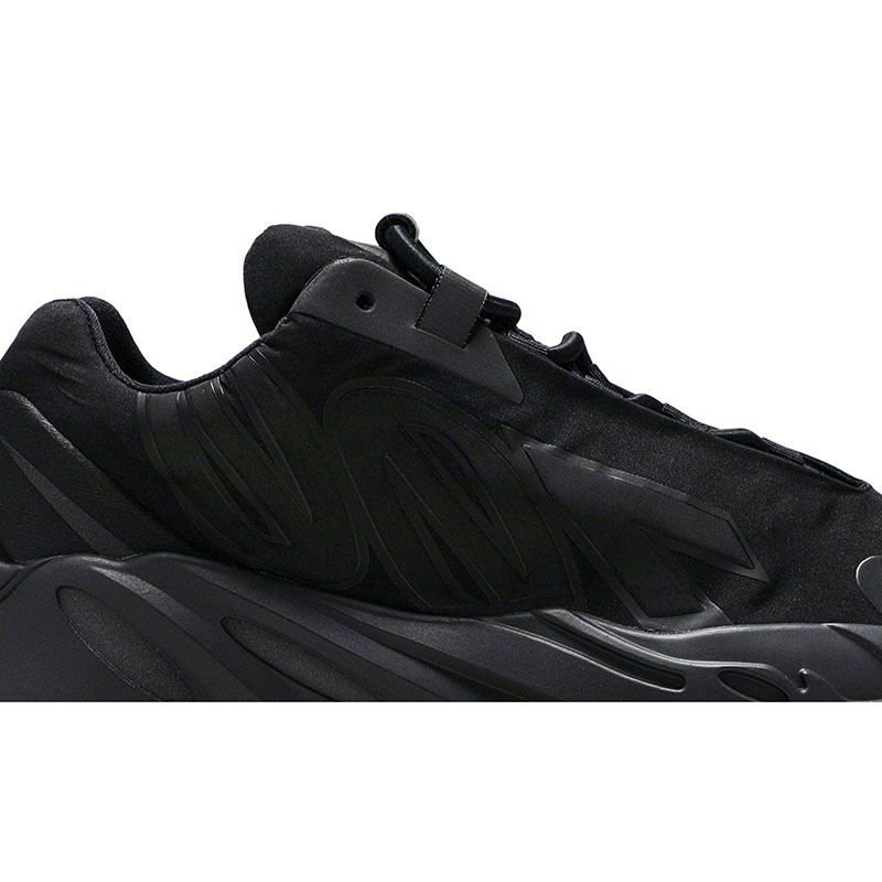 YEEZY BOOST 700 MNVN 