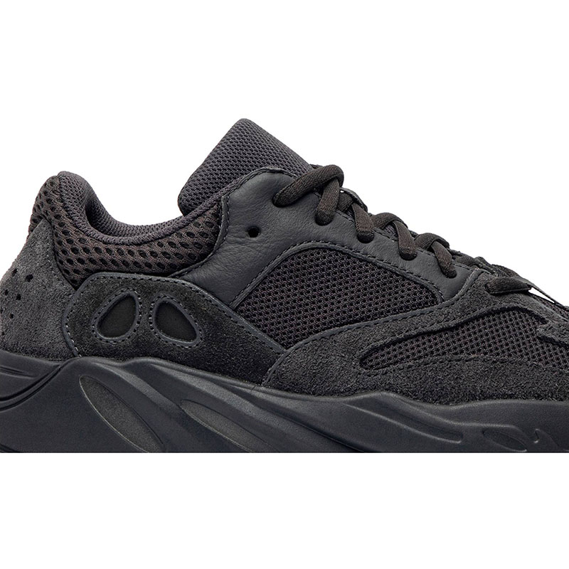 YEEZY BOOST 700 