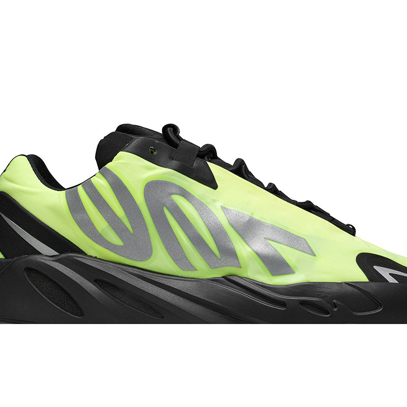 YEEZY BOOST 700 MNVN 