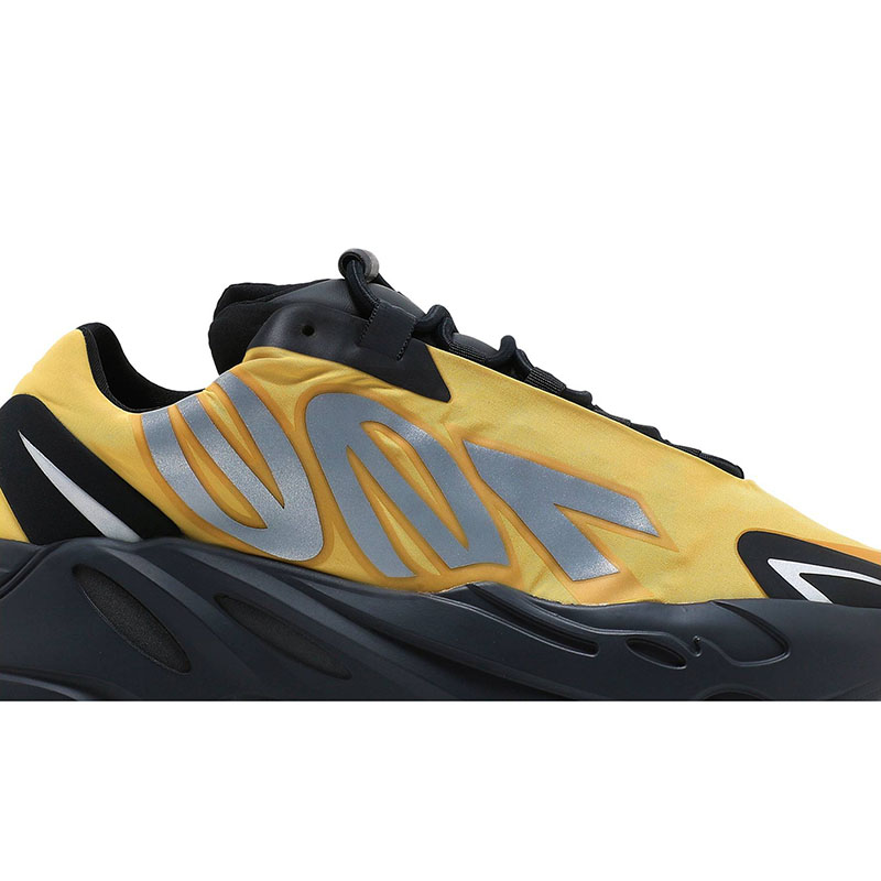 YEEZY BOOST 700 MNVN 