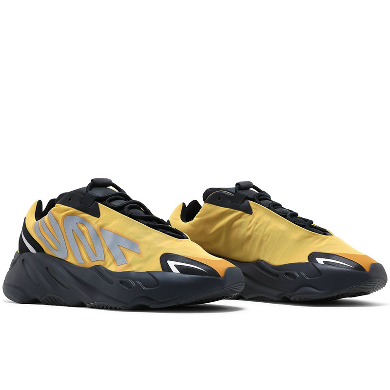 YEEZY BOOST 700 MNVN 