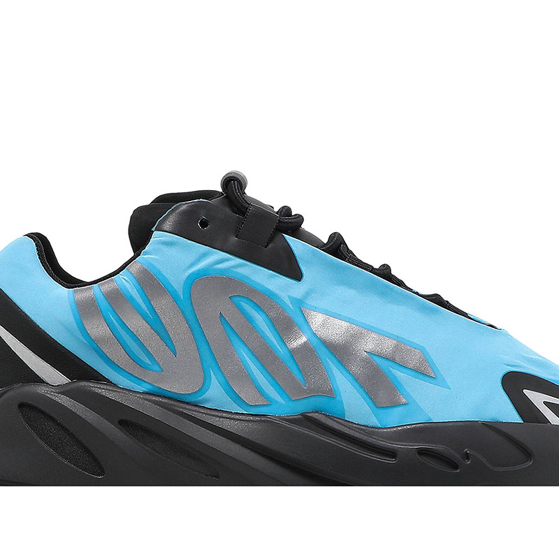 YEEZY BOOST 700 MNVN 