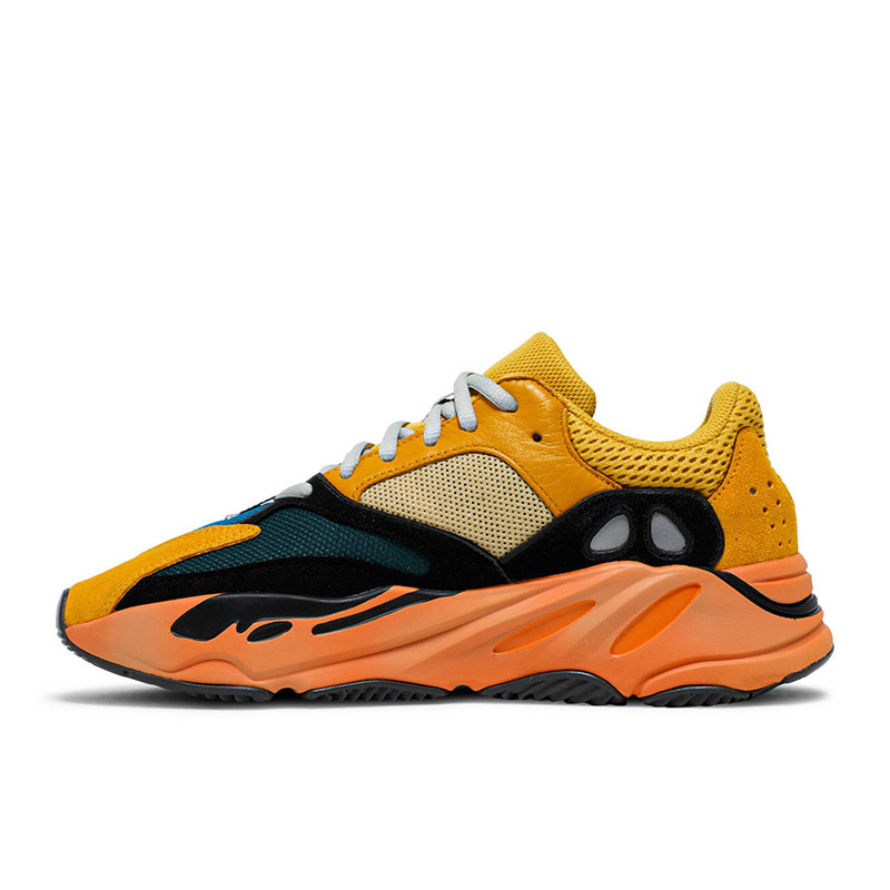 YEEZY BOOST 700 