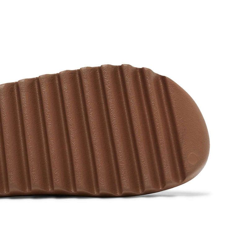 YEEZY SLIDES