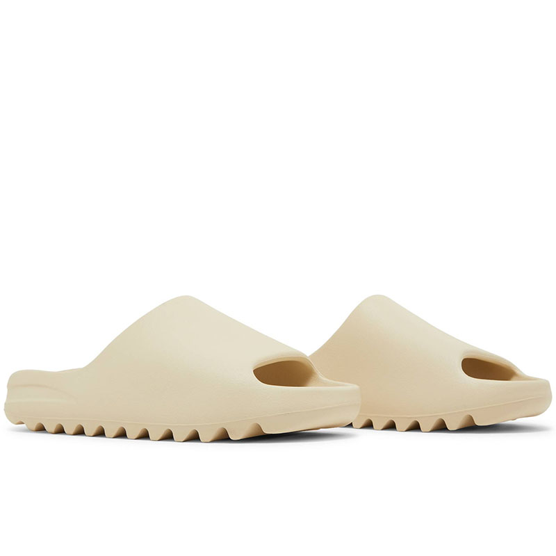 YEEZY SLIDES