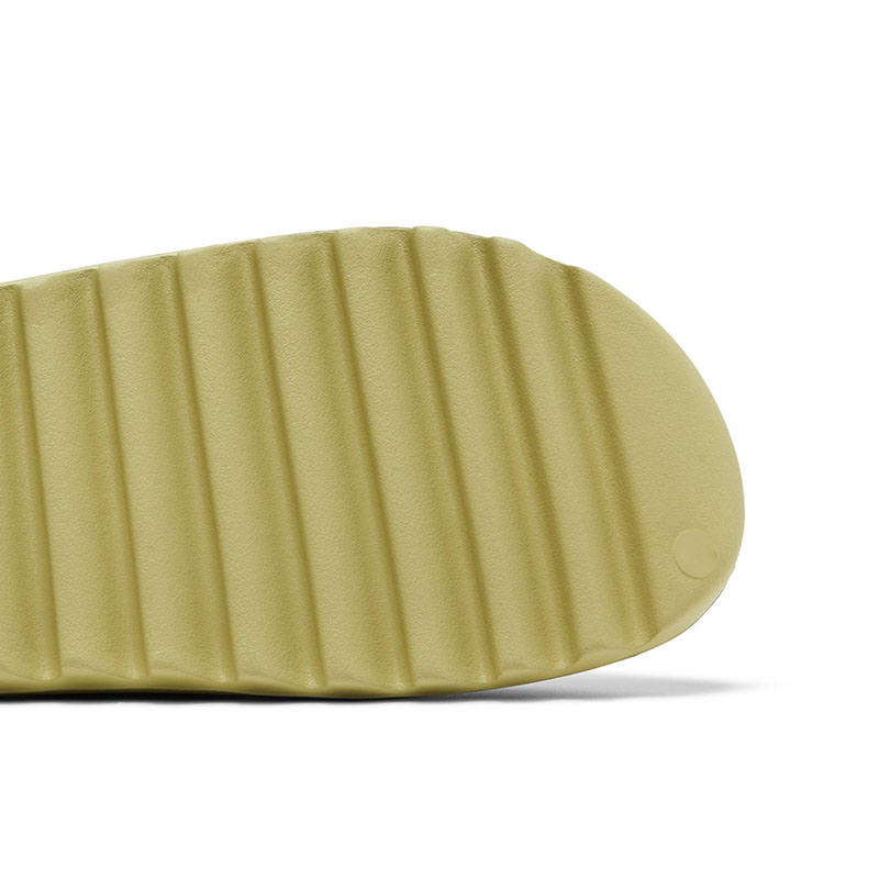 YEEZY SLIDES