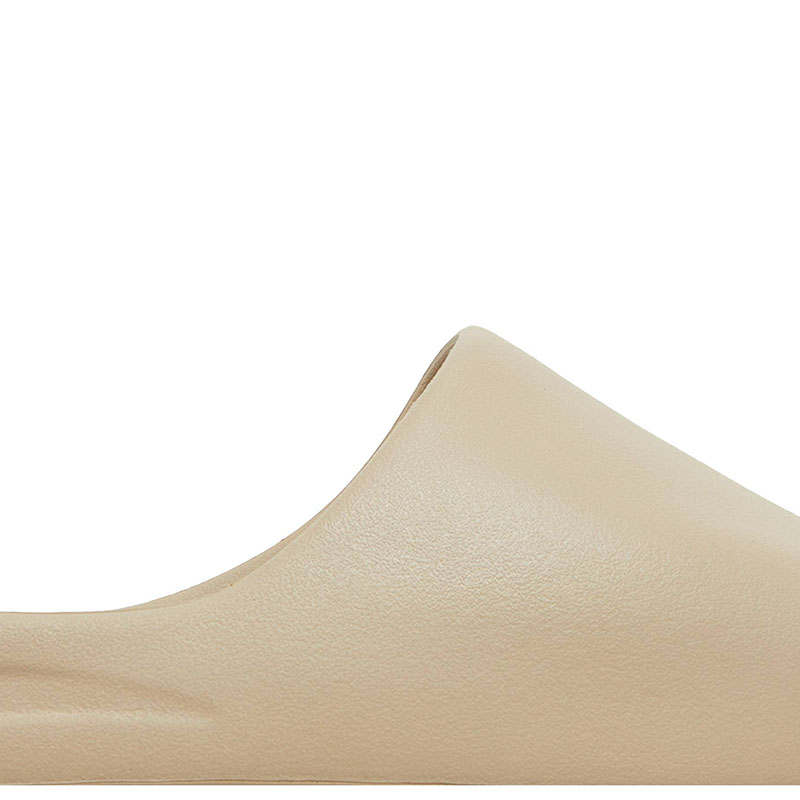 YEEZY SLIDES