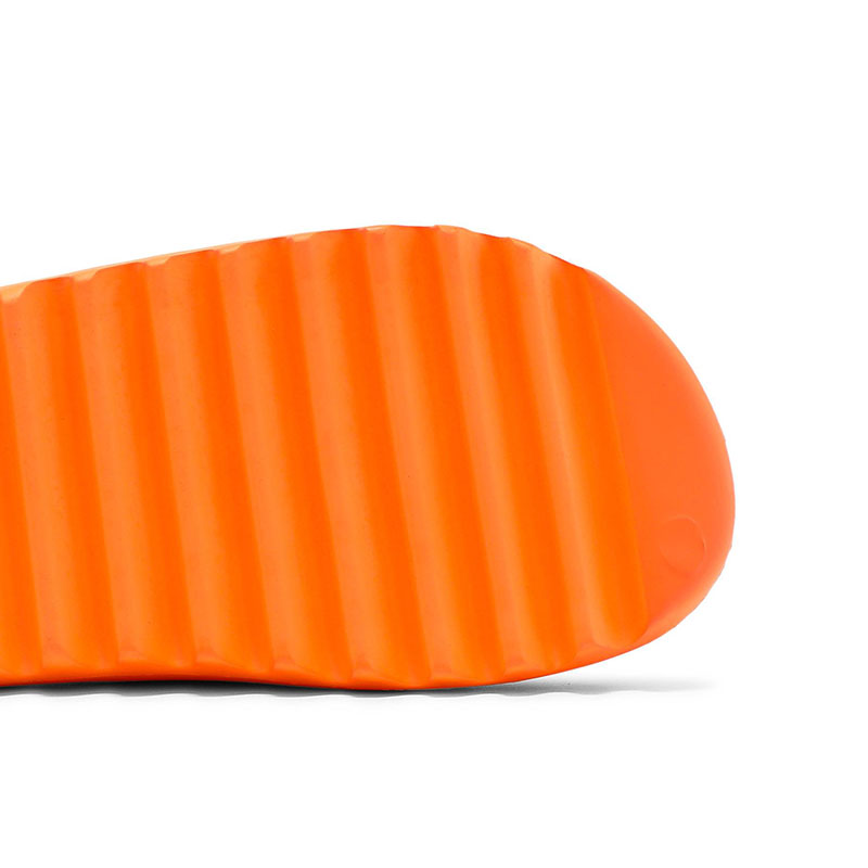 YEEZY SLIDES