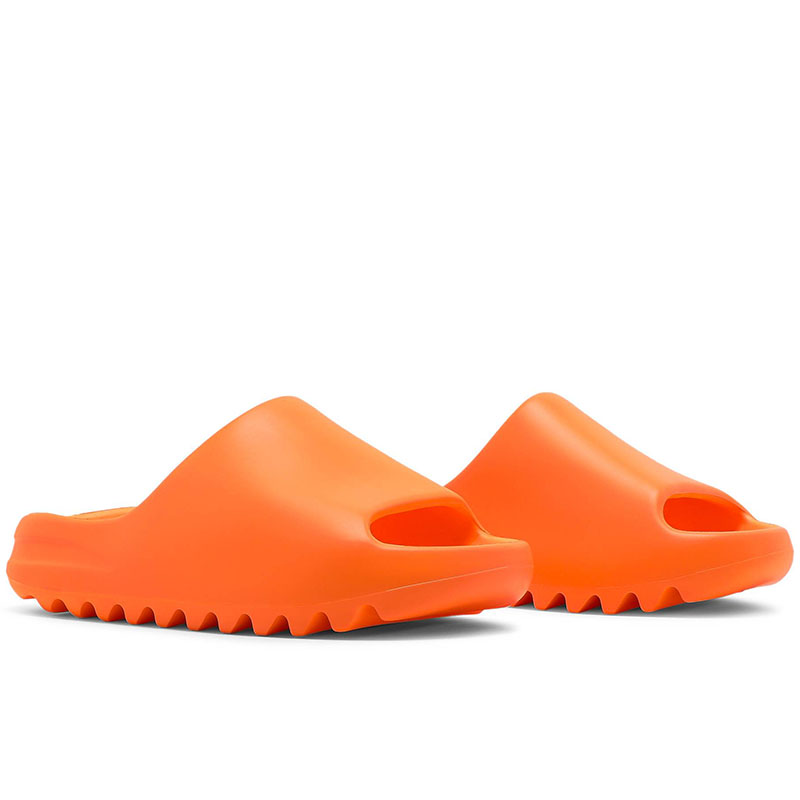 YEEZY SLIDES