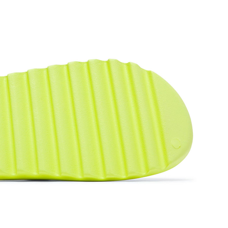YEEZY SLIDES