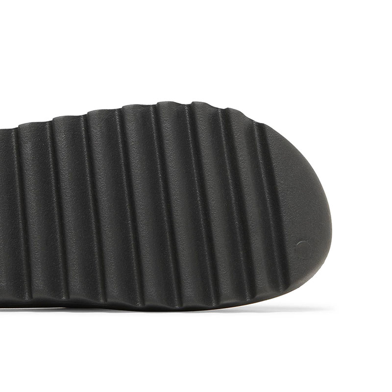 YEEZY SLIDES