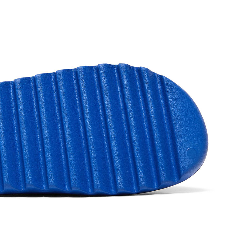 YEEZY SLIDES