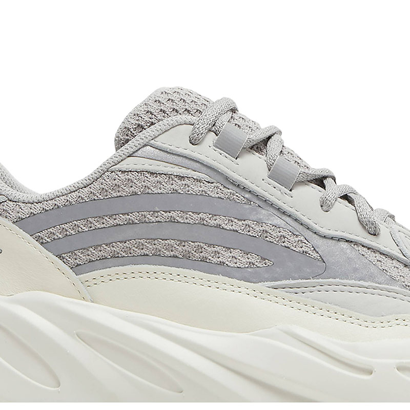 YEEZY BOOST 700 V2 