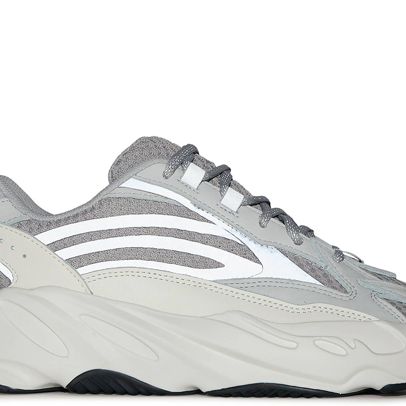 YEEZY BOOST 700 V2 