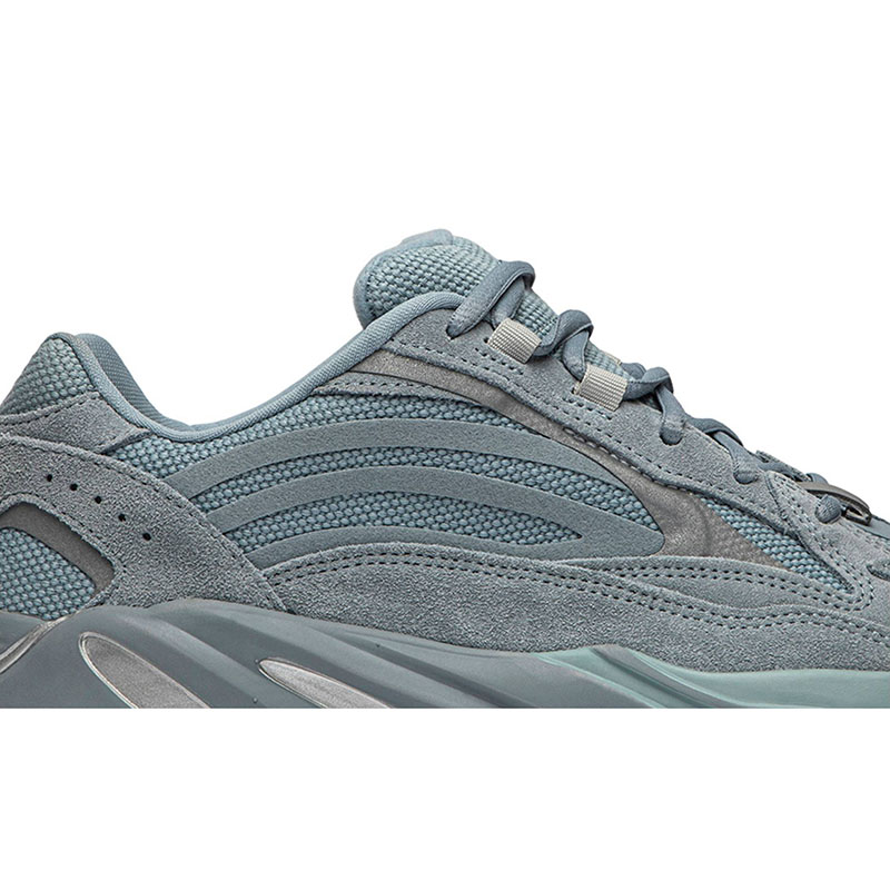YEEZY BOOST 700 V2 