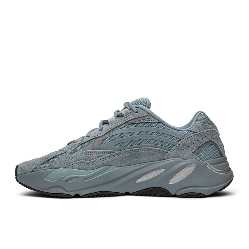 YEEZY BOOST 700 V2 
