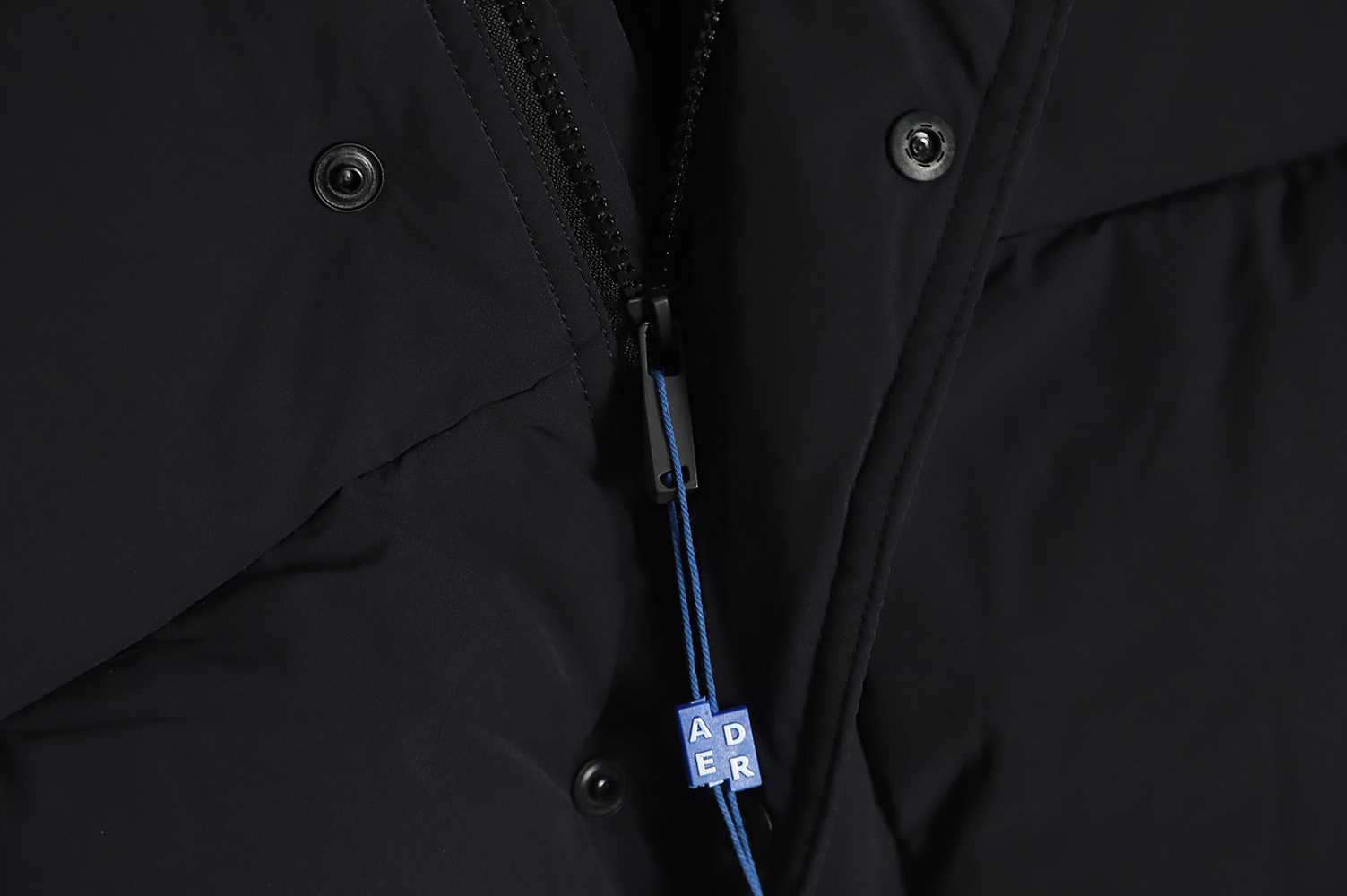 ADER 22Fw Contrast color asymmetric down jacket TSK1t