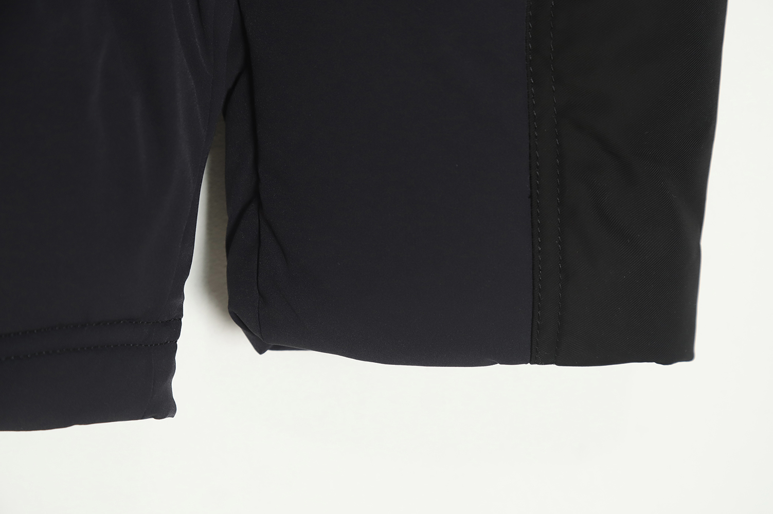 ADER 22Fw Contrast color asymmetric down jacket TSK1t
