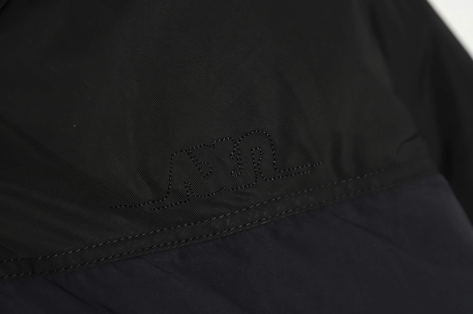ADER 22Fw Contrast color asymmetric down jacket TSK1t