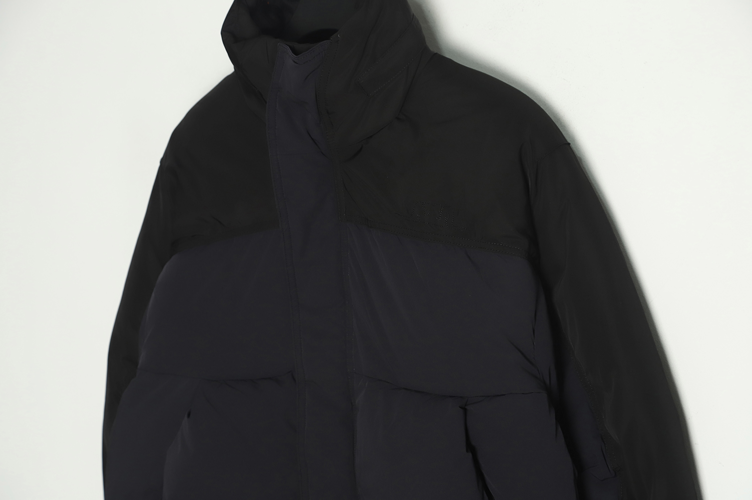 ADER 22Fw Contrast color asymmetric down jacket TSK1t