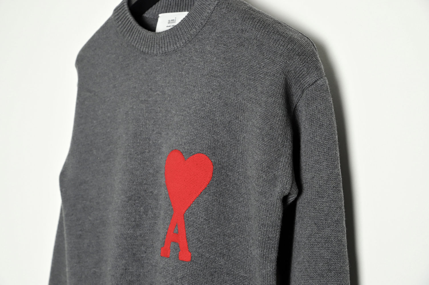 AMI PARIS 21FW Heart Embroidered Round Neck Sweater TSK3