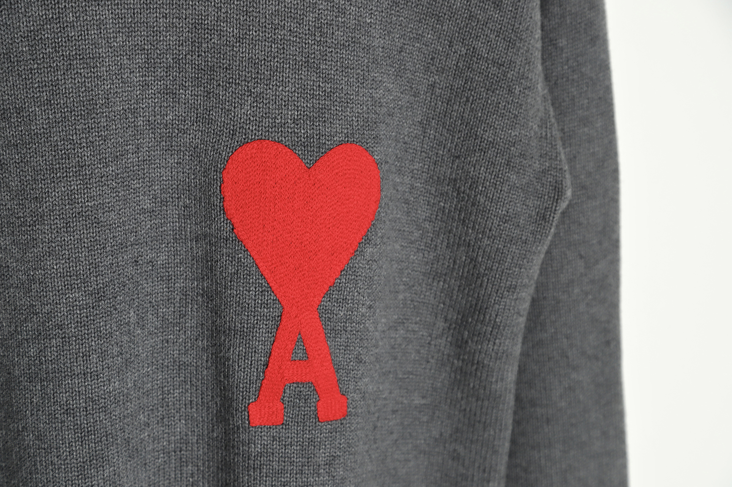 AMI PARIS 21FW Heart Embroidered Round Neck Sweater TSK3