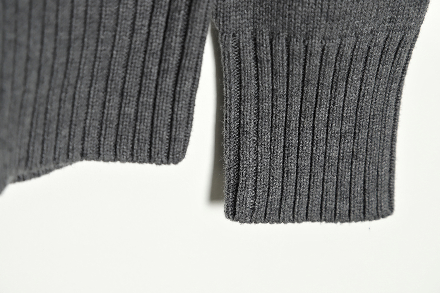AMI PARIS 21FW Heart Embroidered Round Neck Sweater TSK3