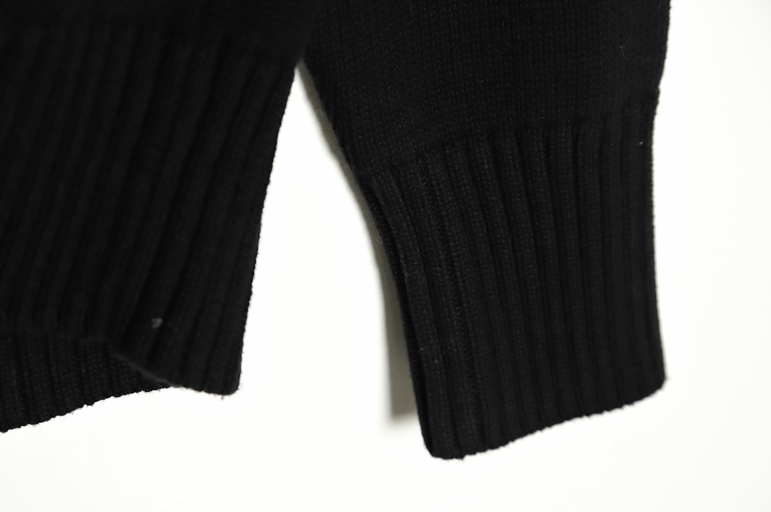 AMI PARIS 21FW Heart Embroidered Sweater Cardigan TSK1