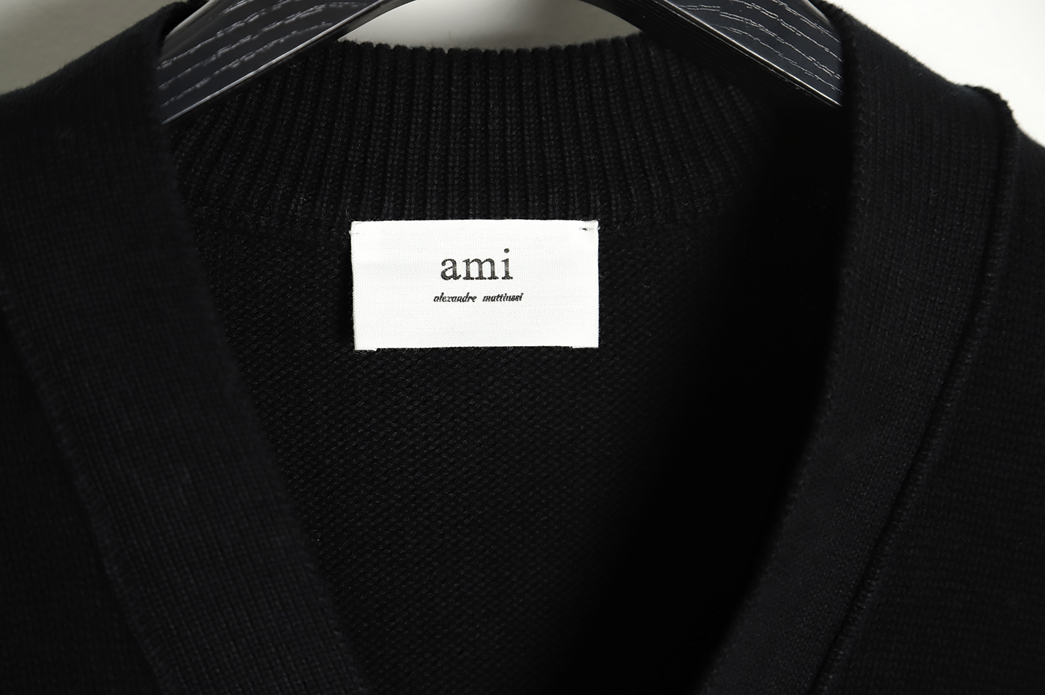 AMI PARIS 21FW Heart Embroidered Sweater Cardigan TSK1