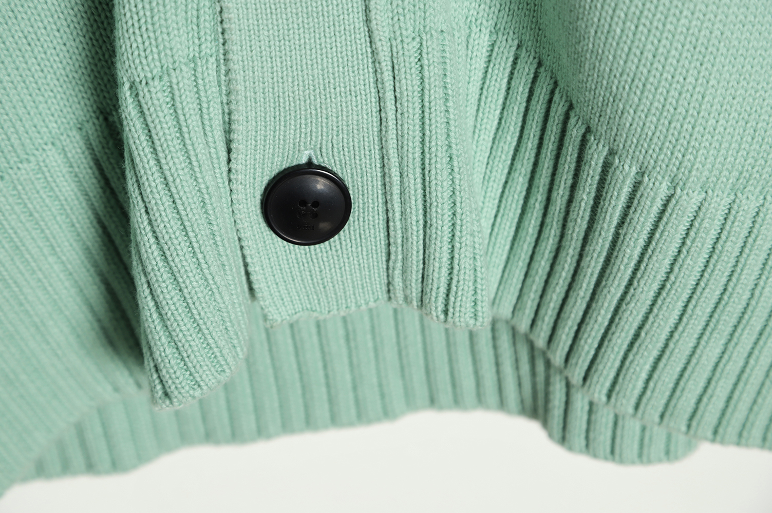 AMI PARIS 21FW Heart Embroidered Sweater Cardigan TSK5