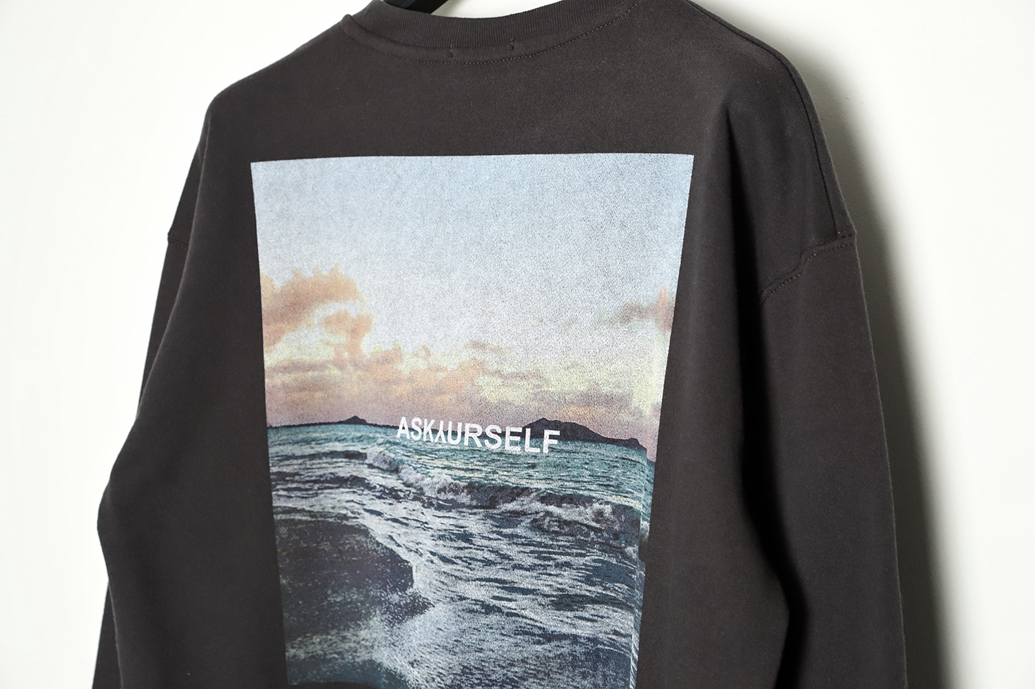 Askyurself Wave Letter Print Crew Neck Sweatshirt