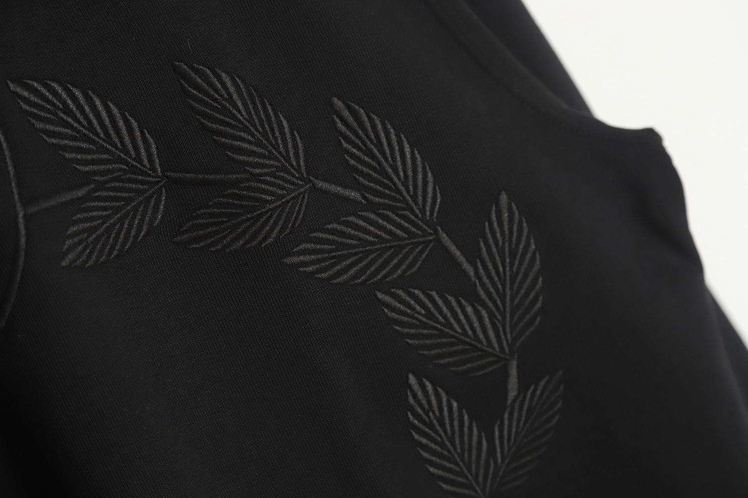 Burberry 22FW Oak Leaf Olive Branch Badge Embroidered Crewneck Sweatshirt TSK1