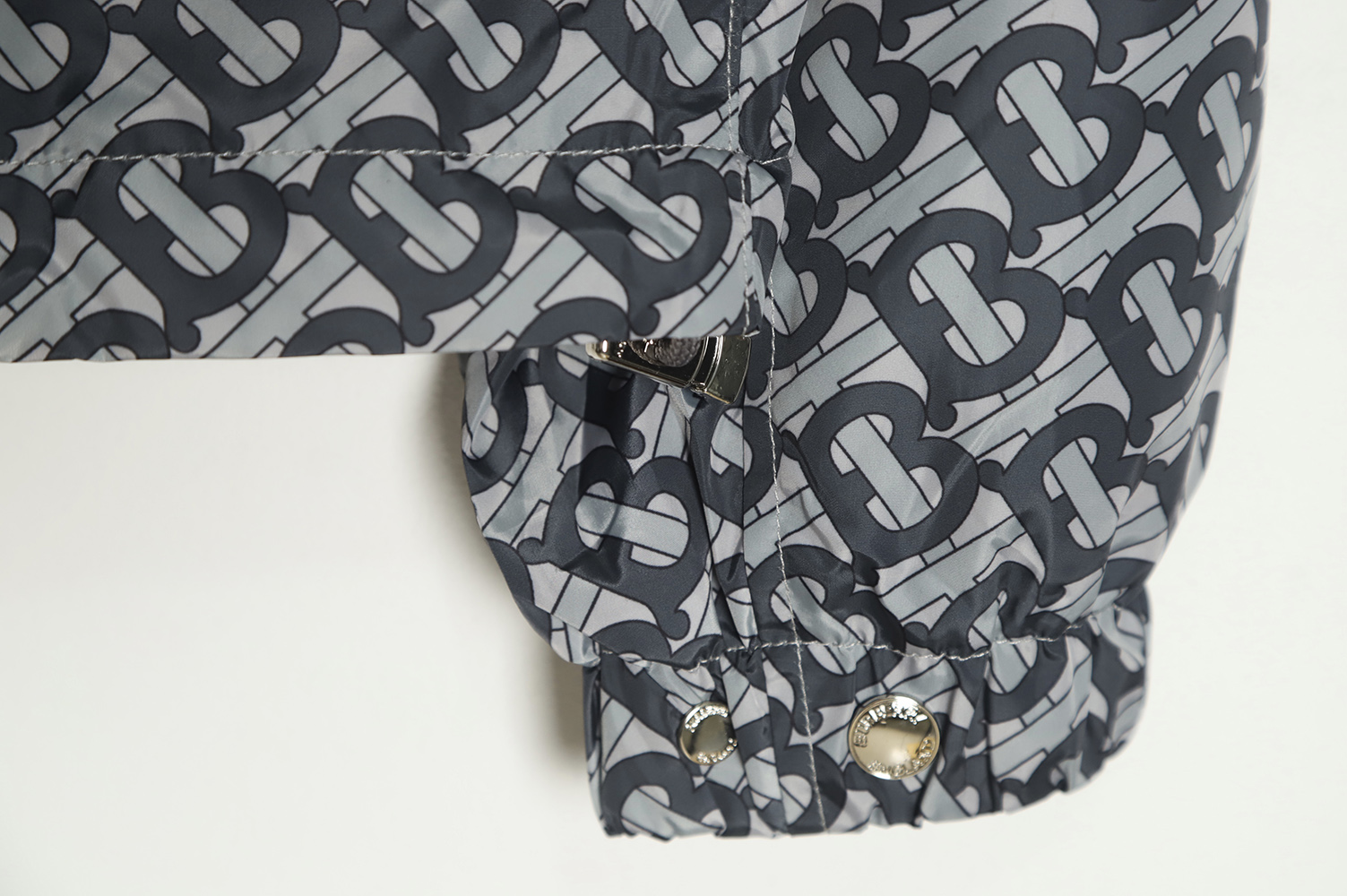 Burberry 22FW Full Indonesia Dragon Hooded Jacket