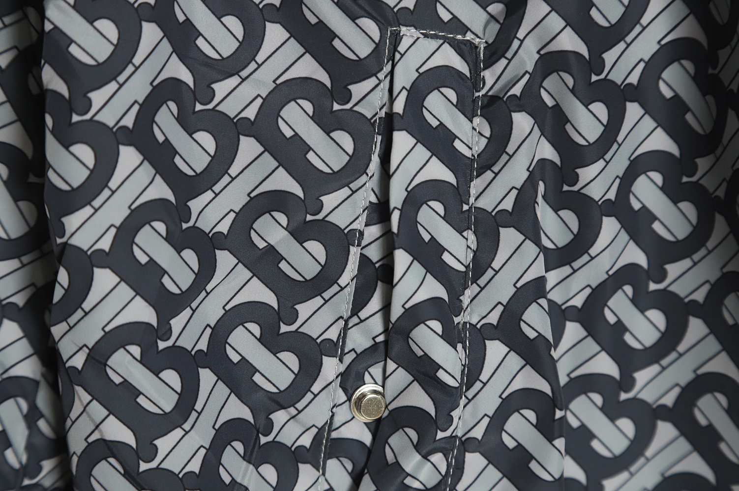Burberry 22FW Full Indonesia Dragon Hooded Jacket