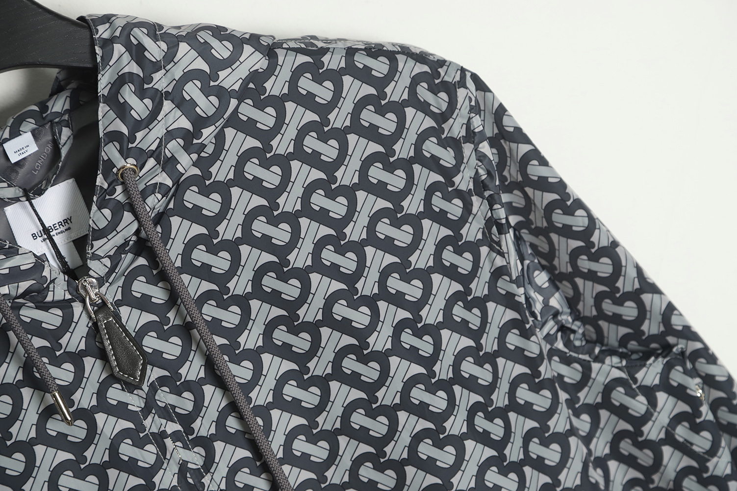 Burberry 22FW Full Indonesia Dragon Hooded Jacket