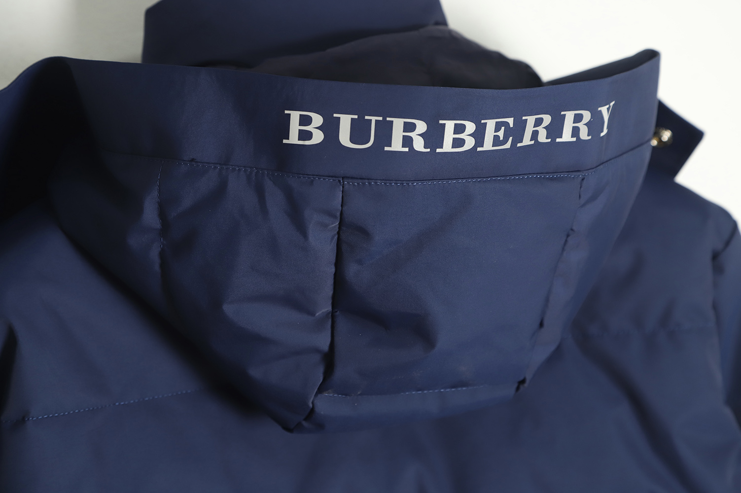 Burberry 22Fw embroidery small standard collar hooded down jacket TSK1