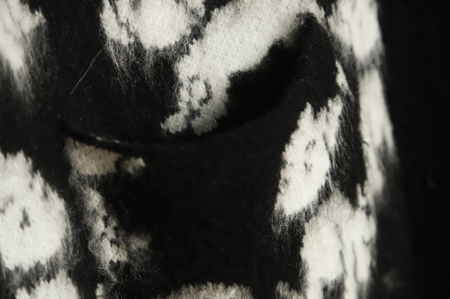 Celine 22FW Cartoon Puppy Mohair Cardigan TSK1