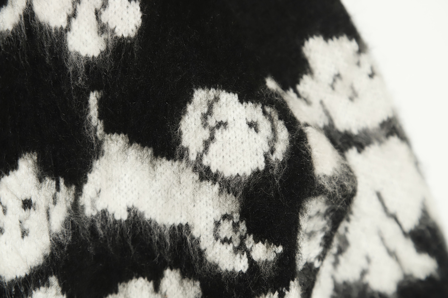 Celine 22FW Cartoon Puppy Mohair Cardigan TSK1