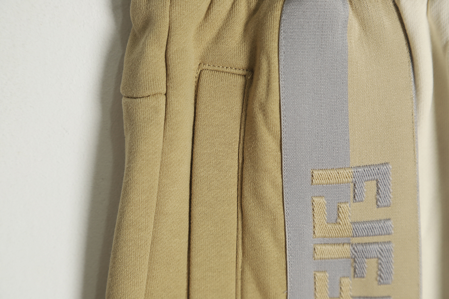 FENDI 22FW FF webbing logo trousers
