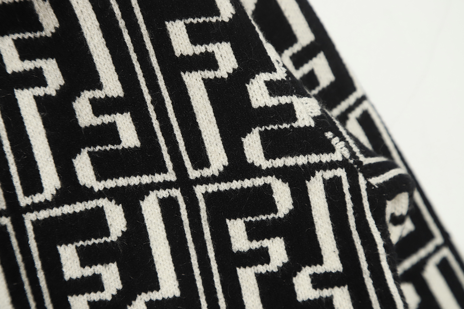Fendi 22fw jacquard all over logo sweater