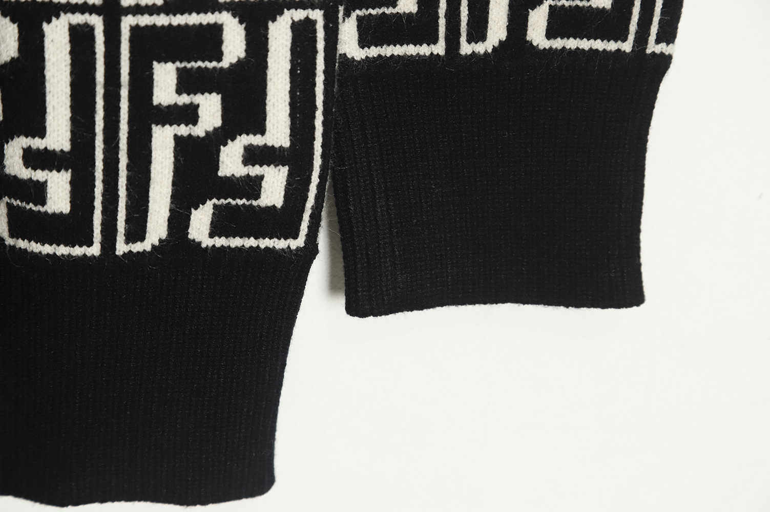 Fendi 22fw jacquard all over logo sweater