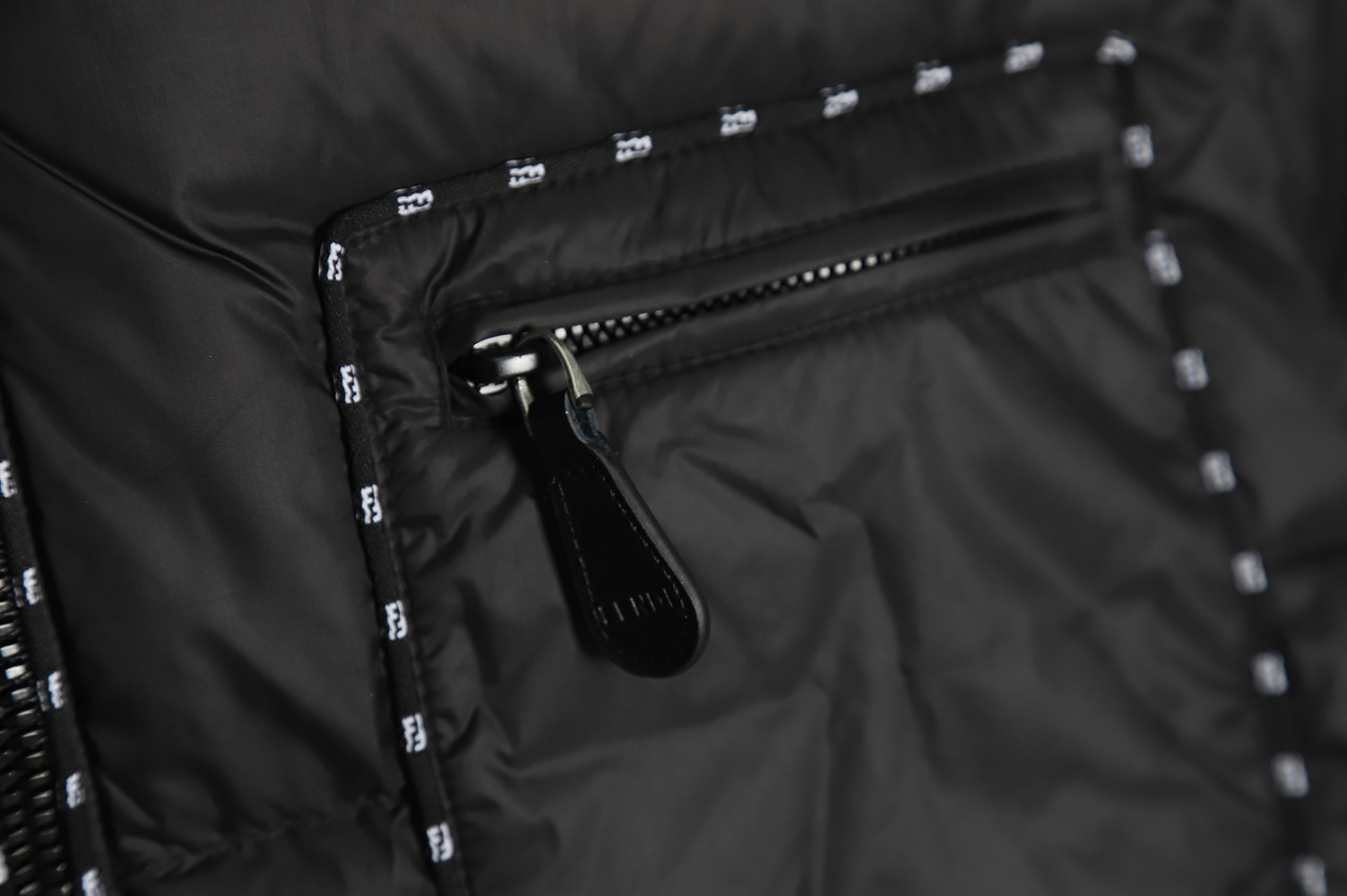 Fendi 22Fw double F stroke down jacket TSK1