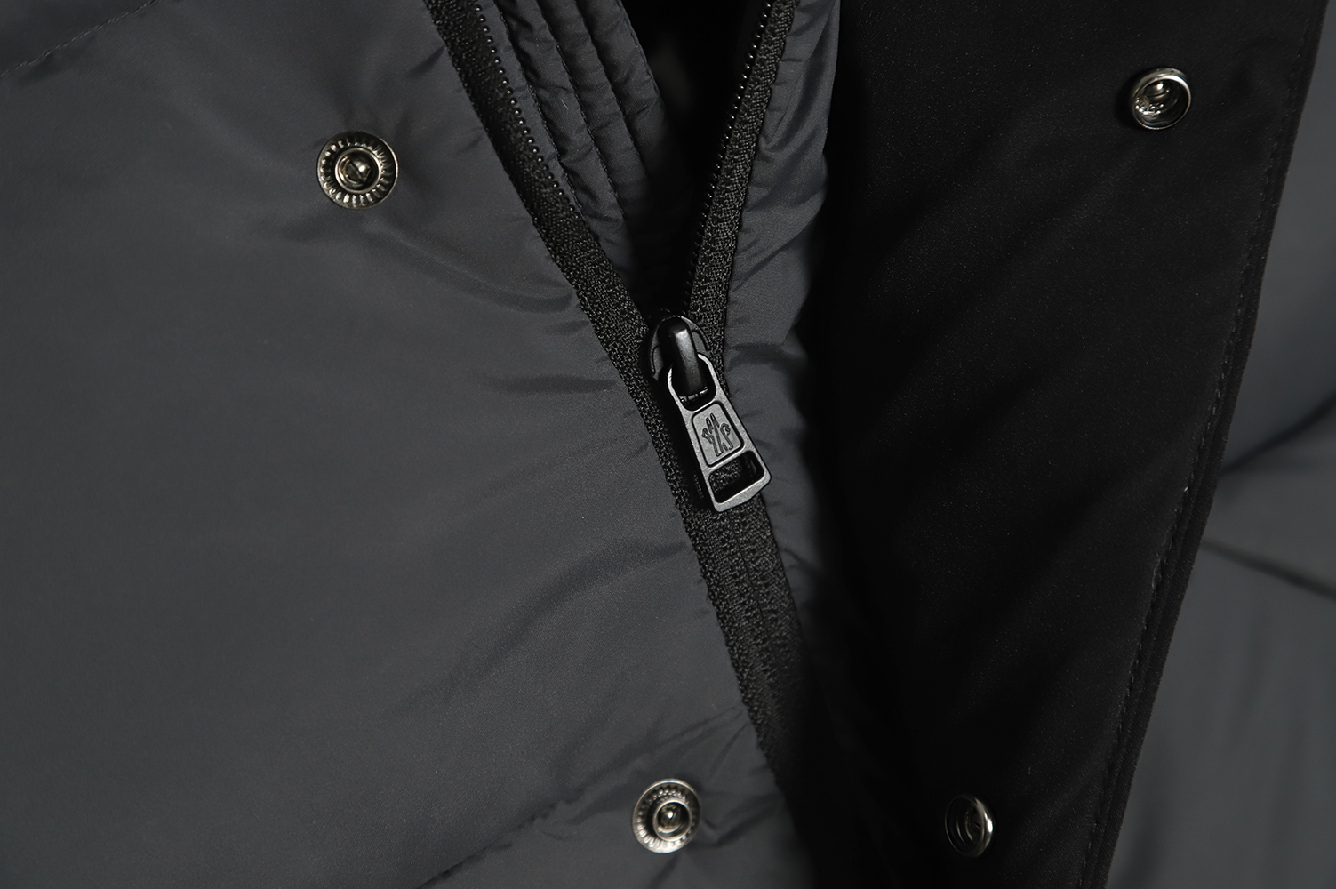 Moncler 22FW madeira black warrior placket three-dimensional embossed letter down jacket