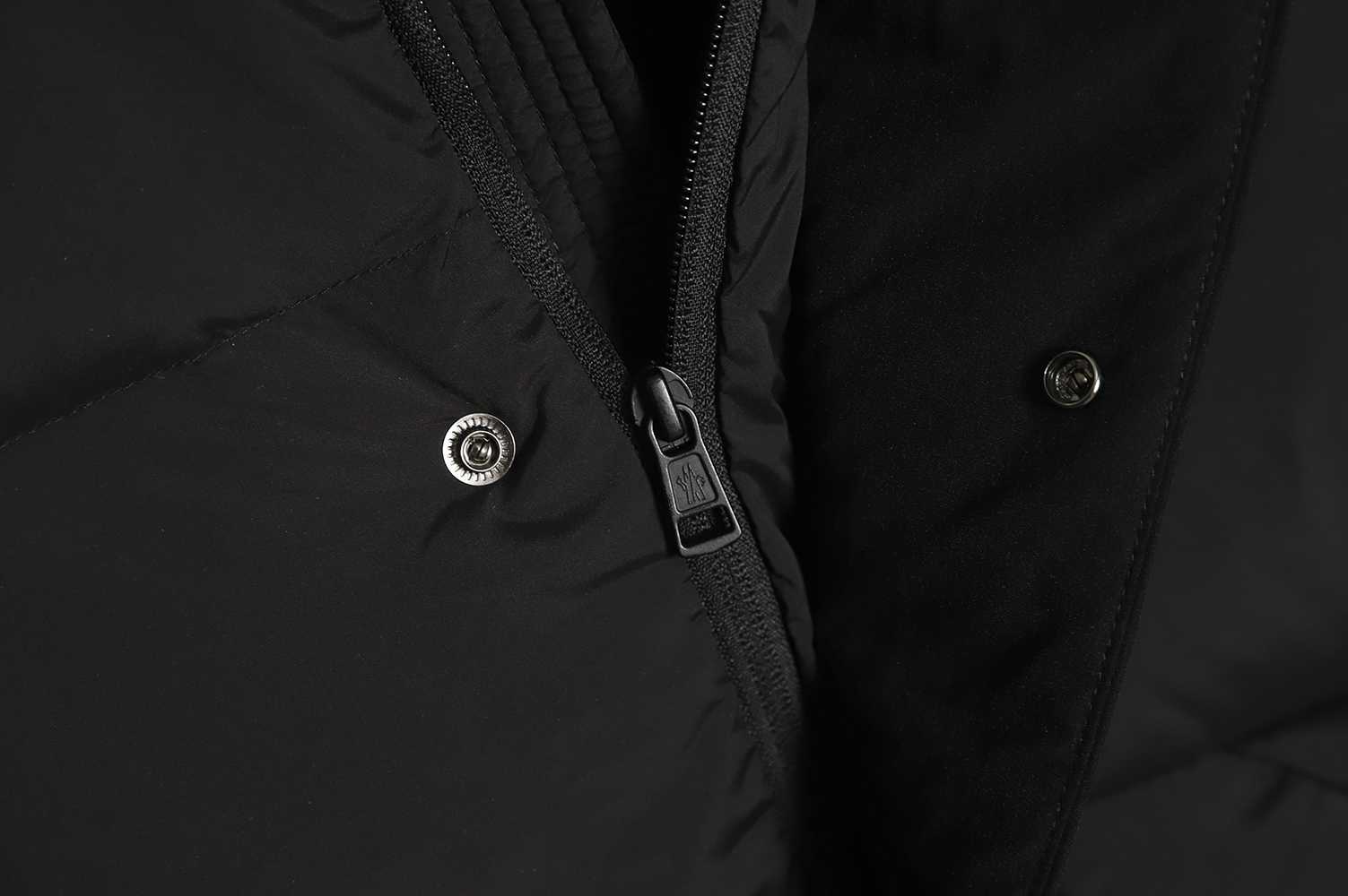 Moncler 22FW madeira black warrior placket three-dimensional embossed letter down jacket TSK1
