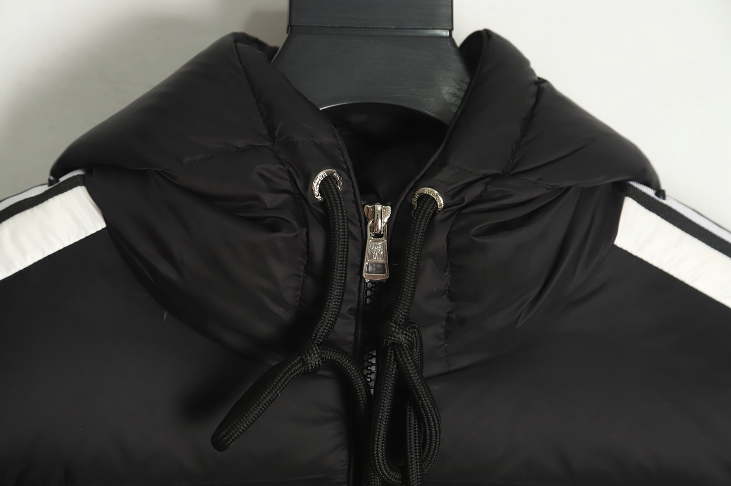 Moncler stellaire cropped color-block puffy hooded down jacket
