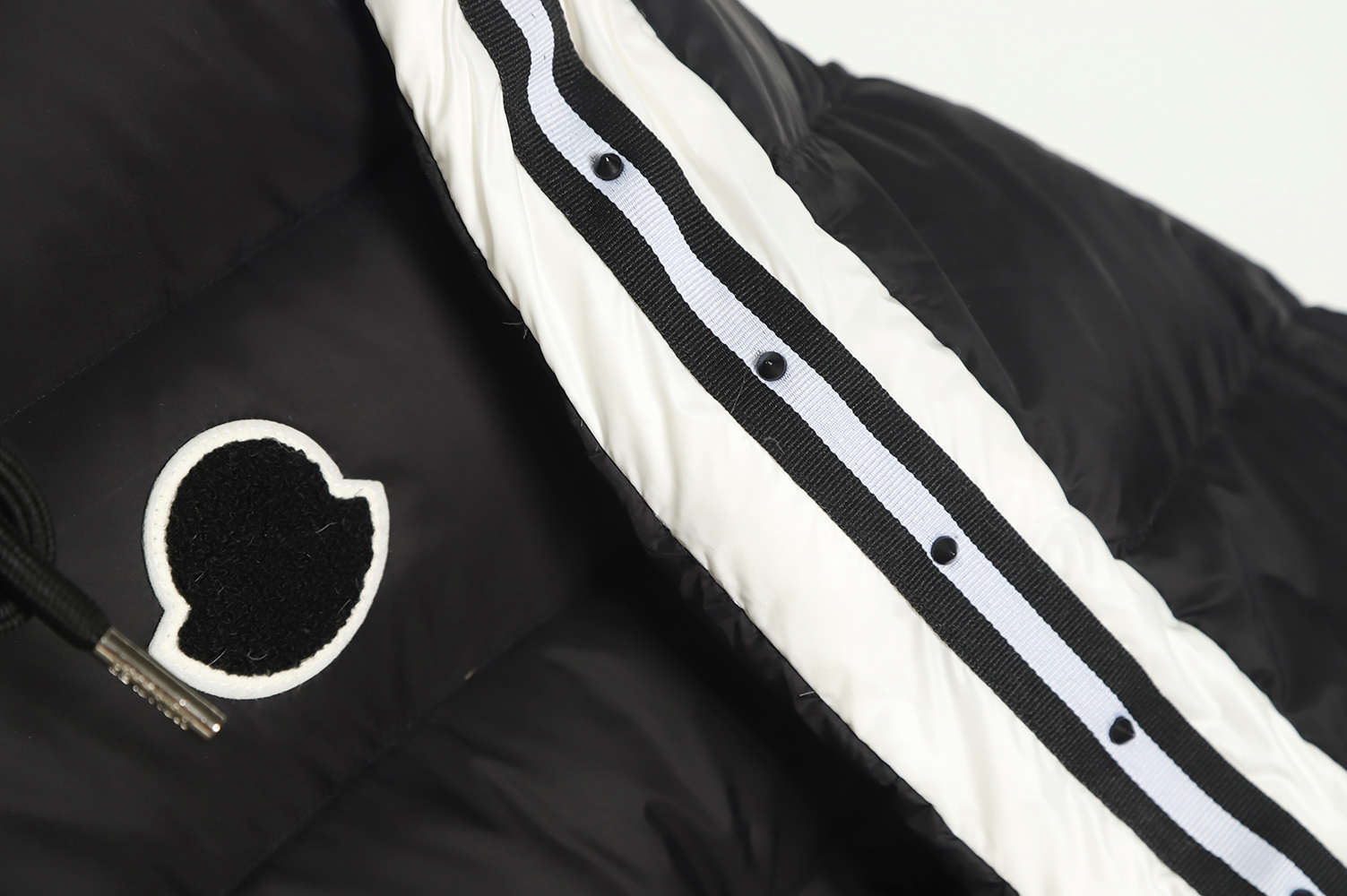 Moncler stellaire cropped color-block puffy hooded down jacket