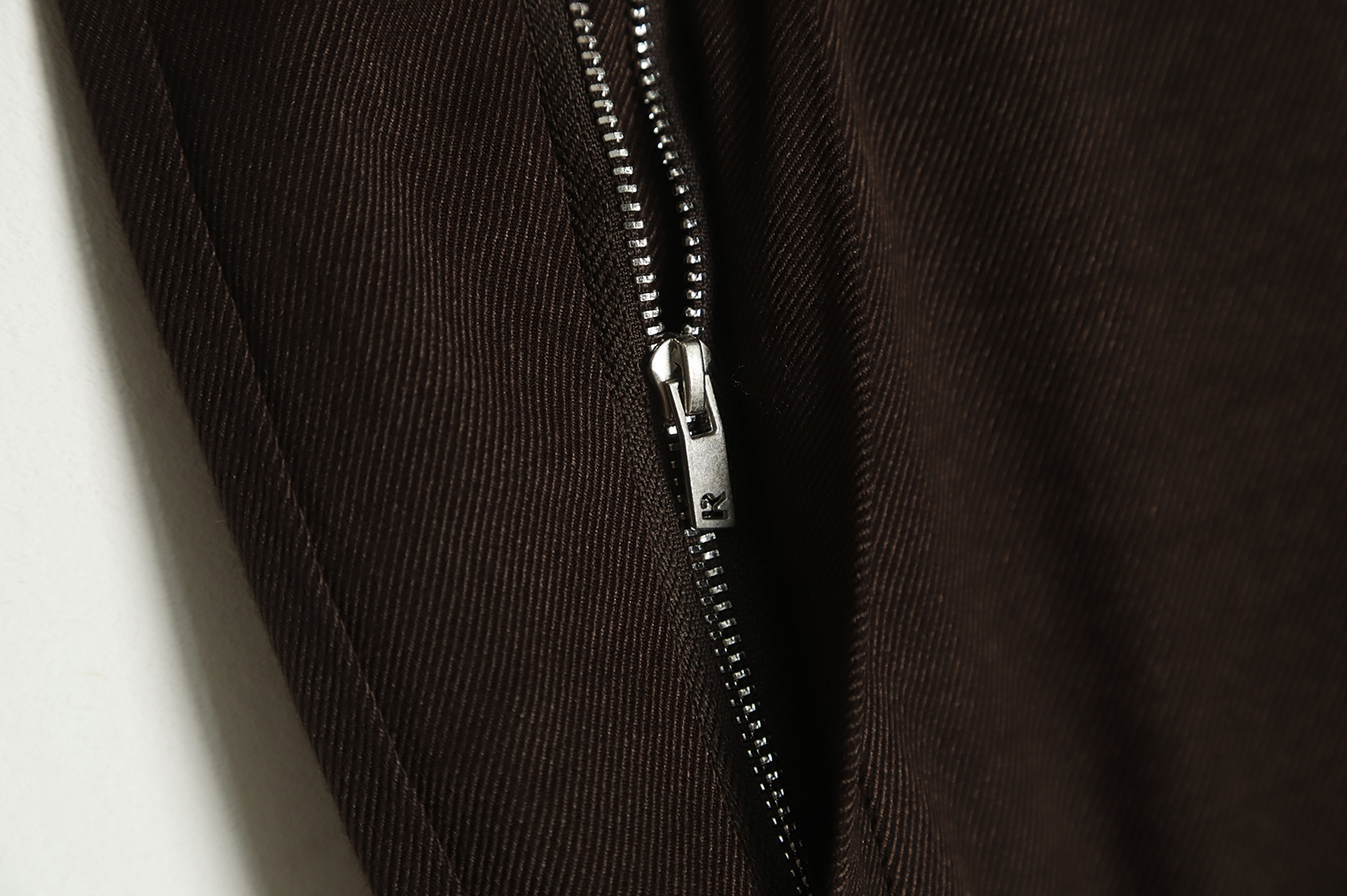 Represent zip-up trousers TSK2